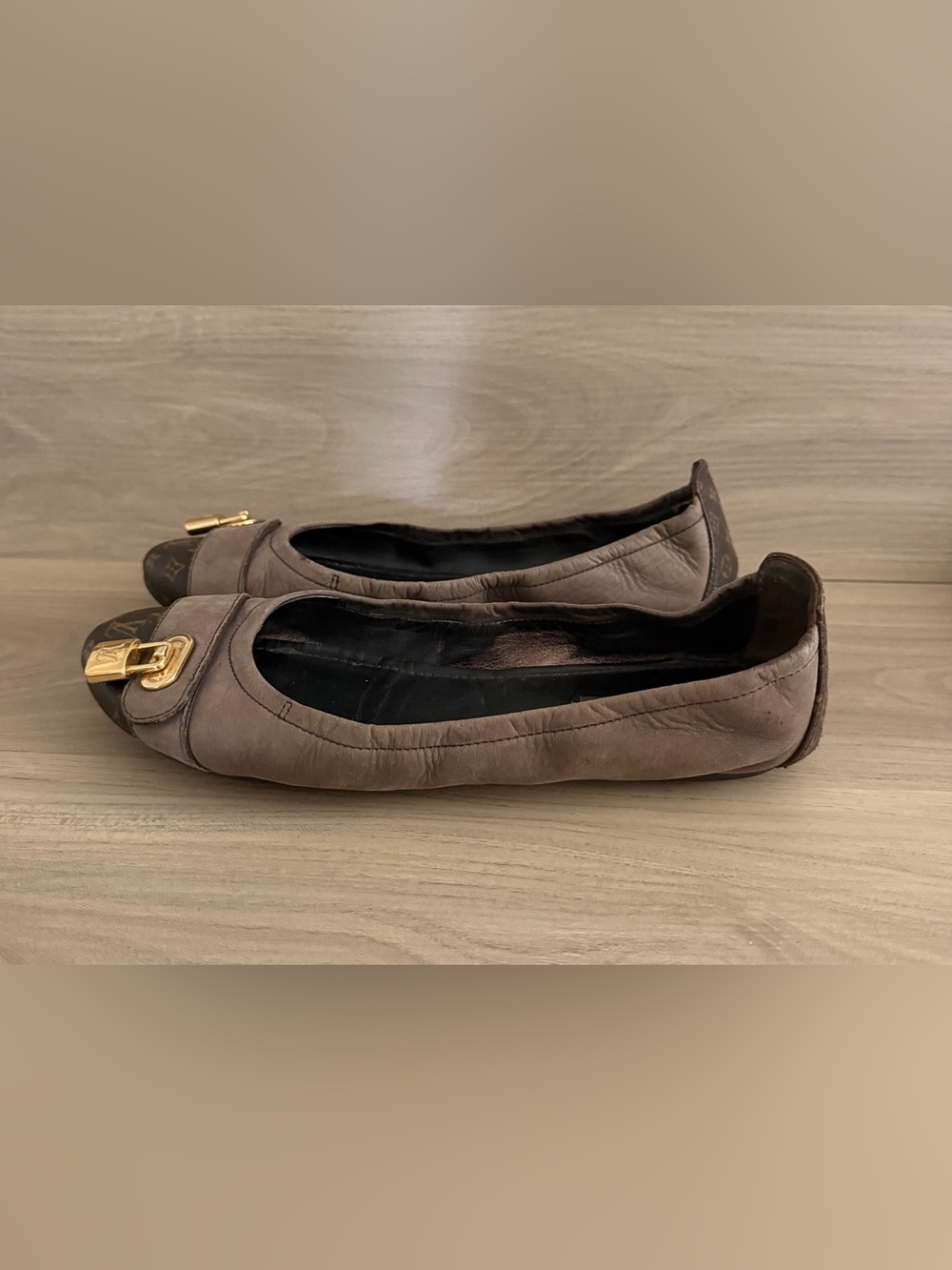 Louis Vuitton Monogram Iridescent Leather Lucky Ballerina Size 9